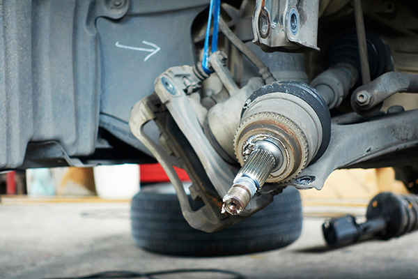 What Are the Symptoms of a Worn-Out Axle? | Pete’s Auto Service